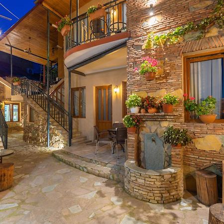 Apartments With Wine Cellar In Old 트빌리시 외부 사진