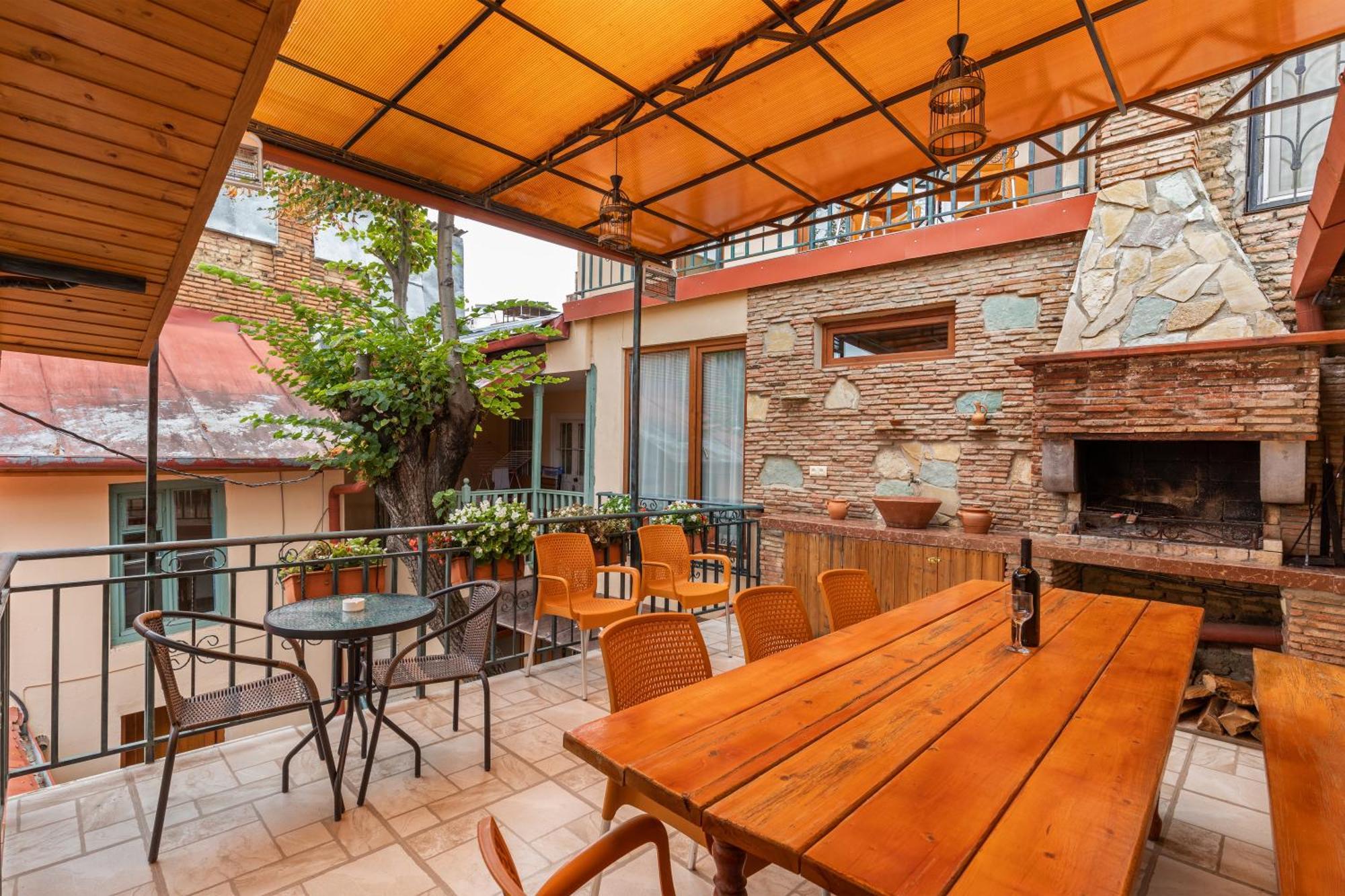 Apartments With Wine Cellar In Old 트빌리시 외부 사진