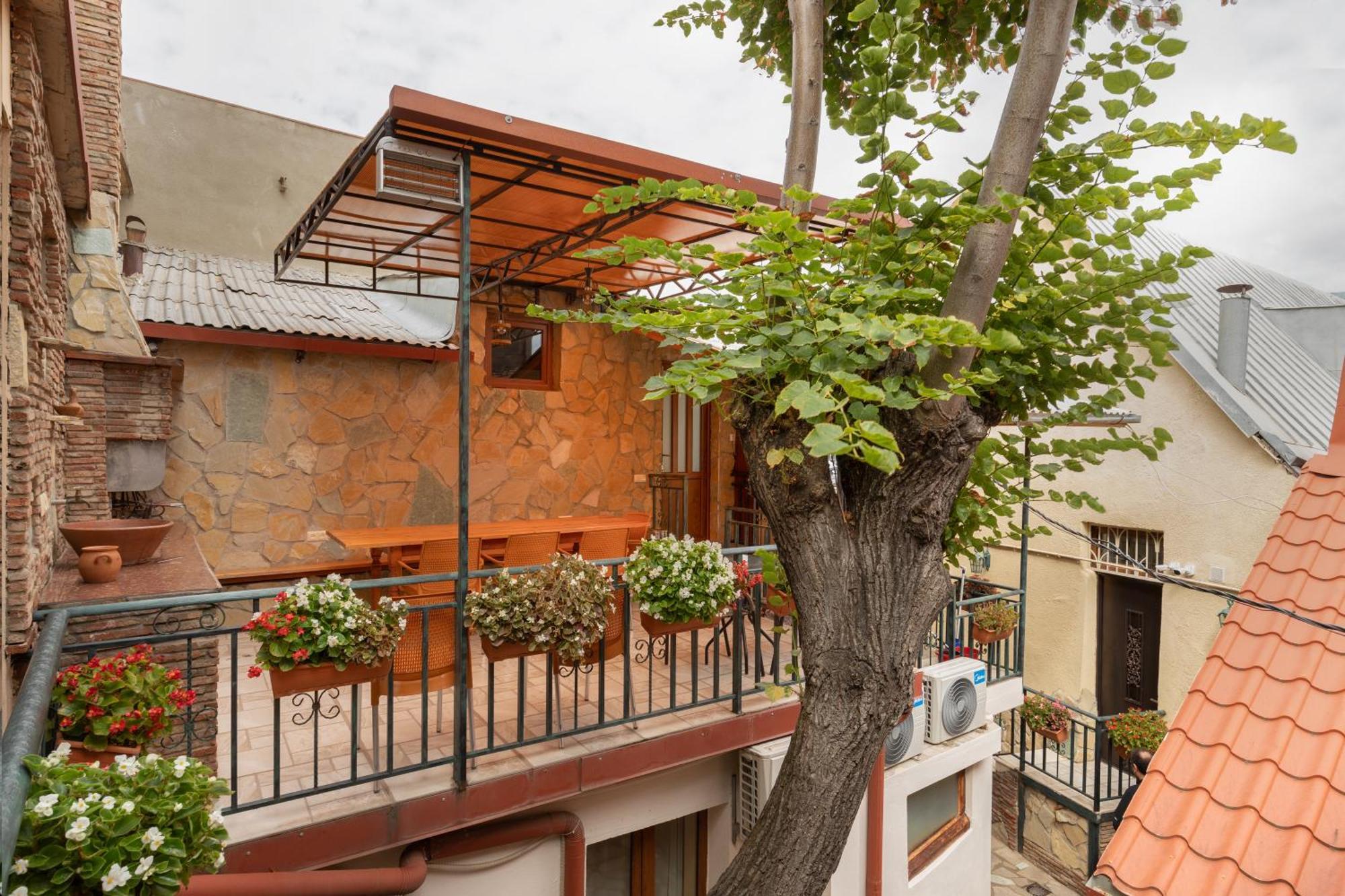 Apartments With Wine Cellar In Old 트빌리시 외부 사진